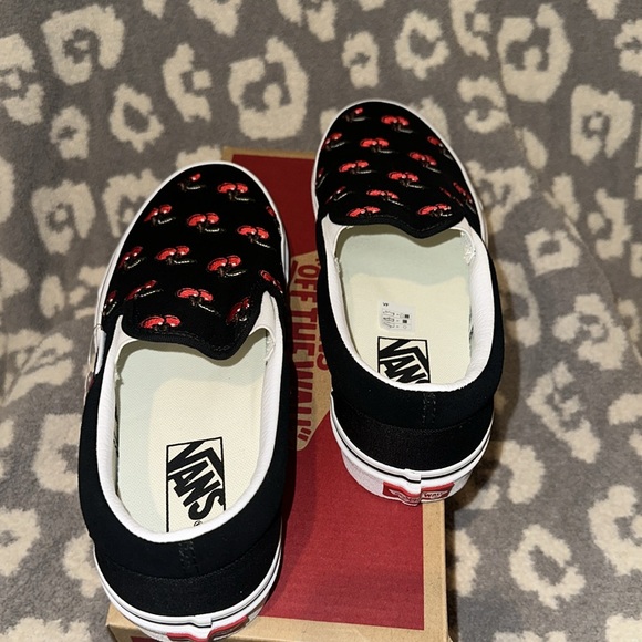 Vans Classic Slip-On π Cherries π βOff the Wallβ New & Never Worn ππ - Picture 6 of 17